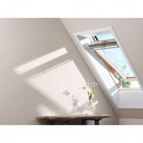 Stogo langas su viršutine rankena VELUX Premium GGL 3066, 78x118cm 1 Stogo langas su viršutine rankena VELUX Premium GGL 3066, 78x118cm 1